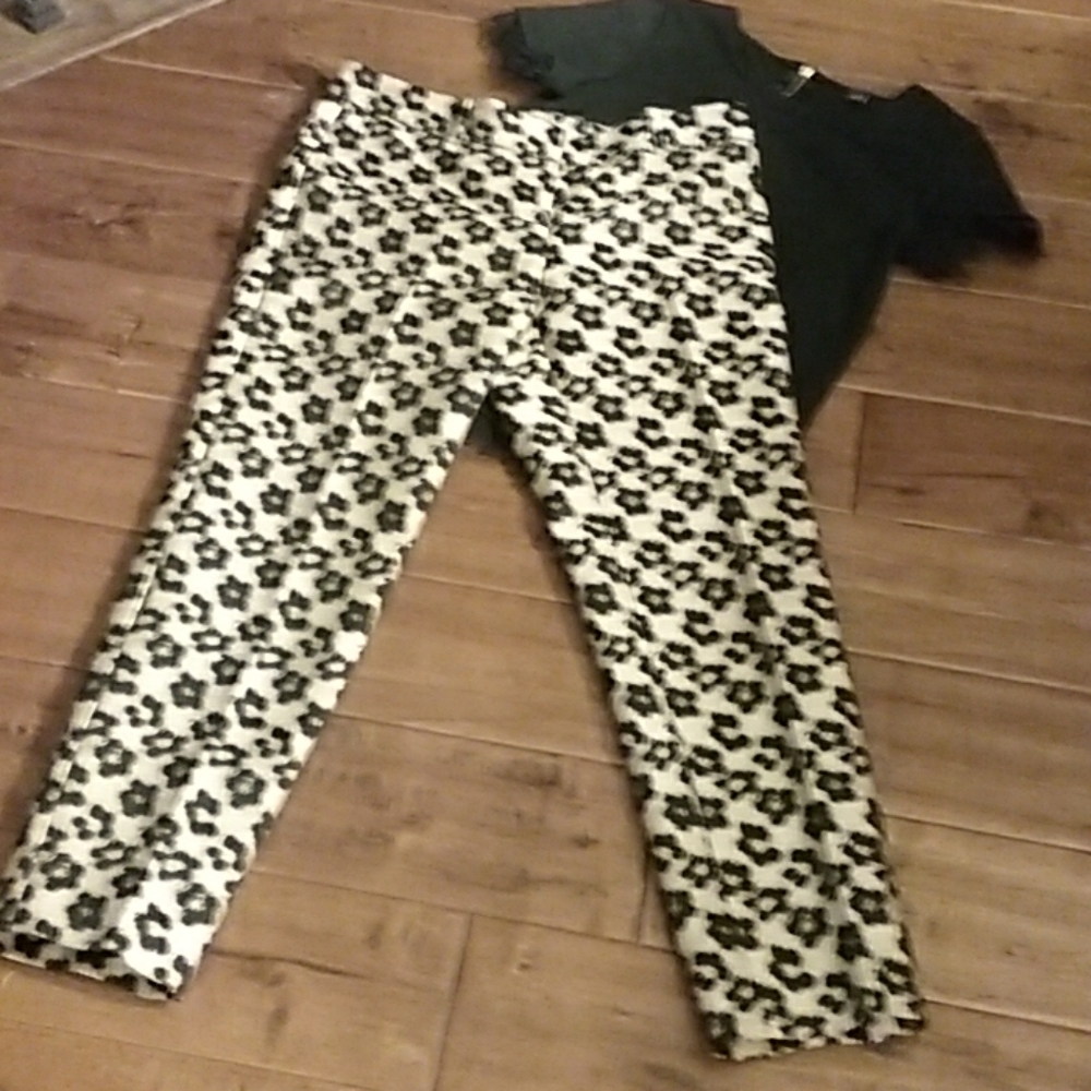 Tapered cropped animal print pant